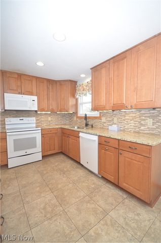 987 Howard Drive, Tallmadge, OH 44278