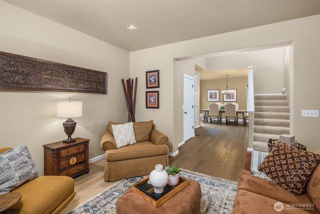 526 Rosario Avenue NE, Renton, WA 98059
