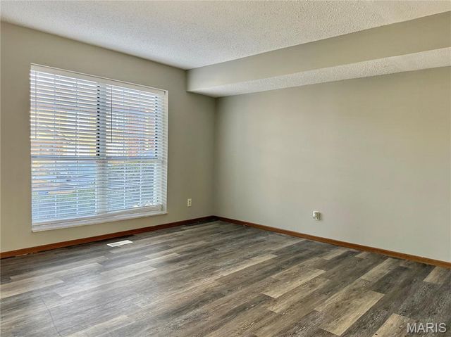 10518 Briston Court, St Louis, MO 63114