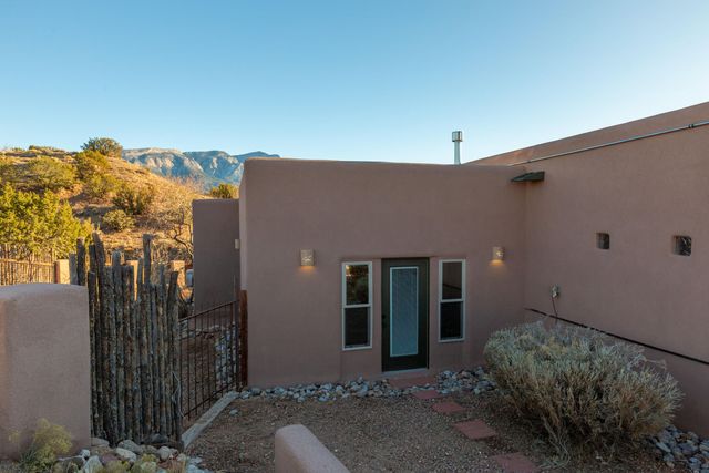 40 Anasazi Trails Loop, Placitas, NM 87043