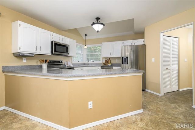 6 Lost Meadow Court, St Charles, MO 63303