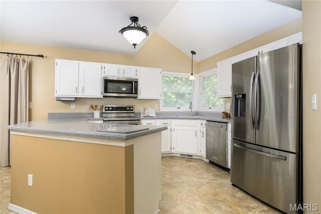 6 Lost Meadow Court, St Charles, MO 63303