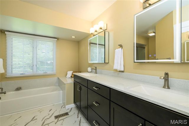 6 Lost Meadow Court, St Charles, MO 63303
