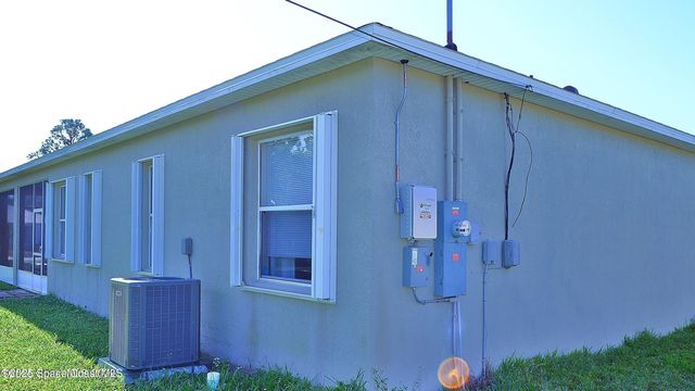 507 Haleybury Street SW, Palm Bay, FL 32908