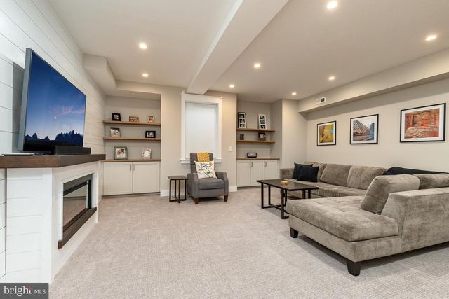 209 E GORGAS LN, Philadelphia, PA 19119