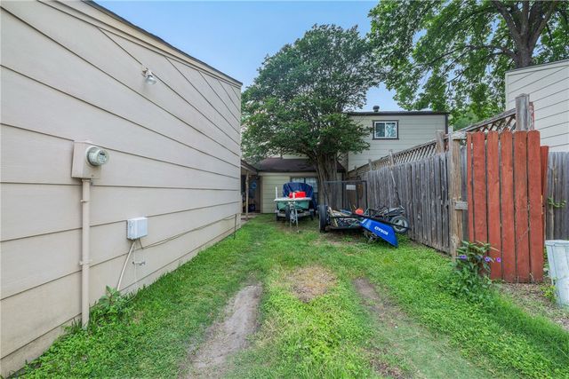 909 Westview Street, Bryan, TX 77802