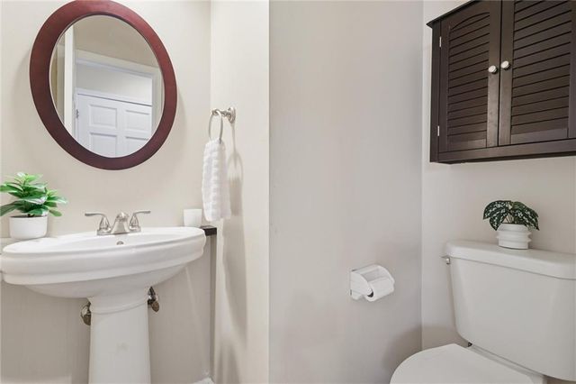 8014 Hall Street, Lenexa, KS 66219