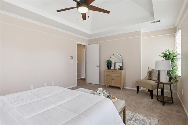 8014 Hall Street, Lenexa, KS 66219