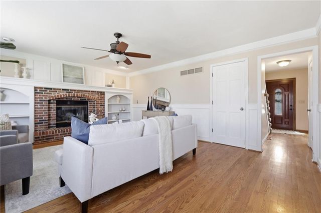 8014 Hall Street, Lenexa, KS 66219