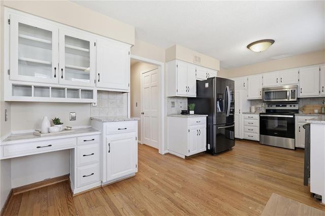 8014 Hall Street, Lenexa, KS 66219