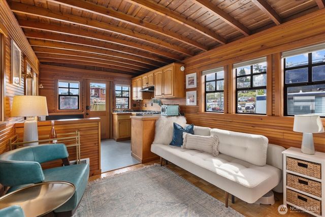 2401 N Northlake Way #E7, Seattle, WA 98103