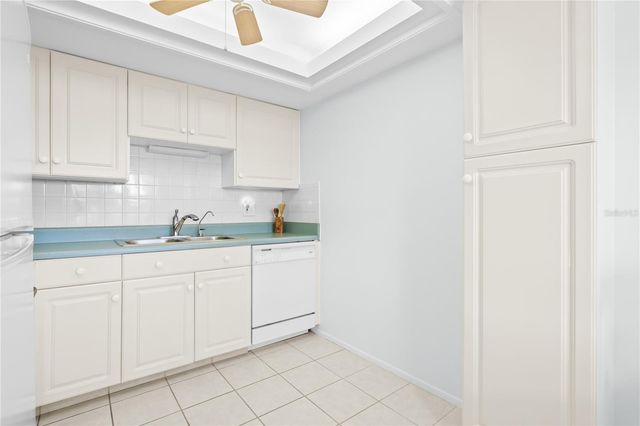 11720 PARK BOULEVARD 302, Seminole, FL 33772