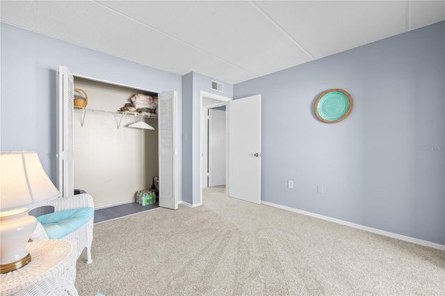 11720 PARK BOULEVARD 302, Seminole, FL 33772