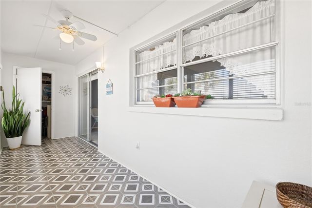 11720 PARK BOULEVARD 302, Seminole, FL 33772