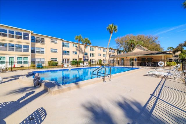 11720 PARK BOULEVARD 302, Seminole, FL 33772