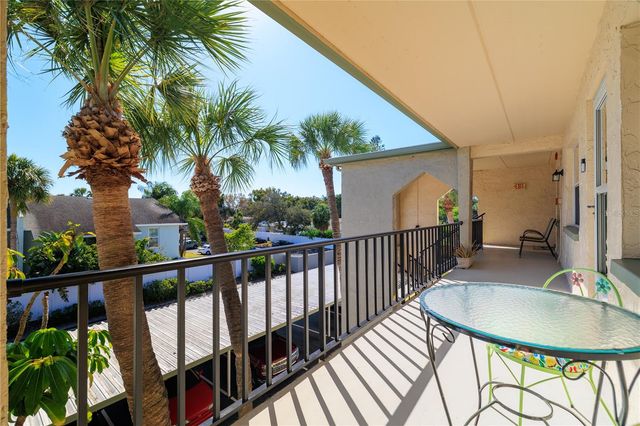 11720 PARK BOULEVARD 302, Seminole, FL 33772