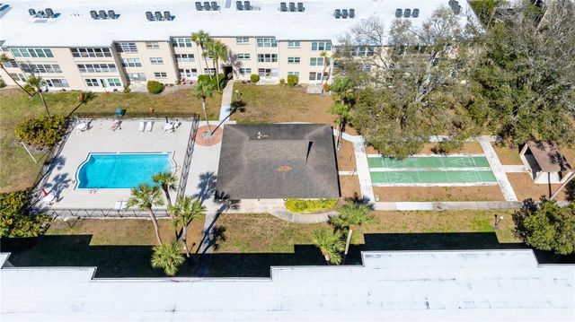 11720 PARK BOULEVARD 302, Seminole, FL 33772