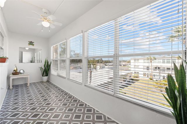 11720 PARK BOULEVARD 302, Seminole, FL 33772