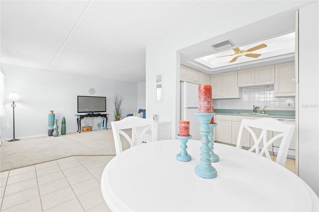 11720 PARK BOULEVARD 302, Seminole, FL 33772