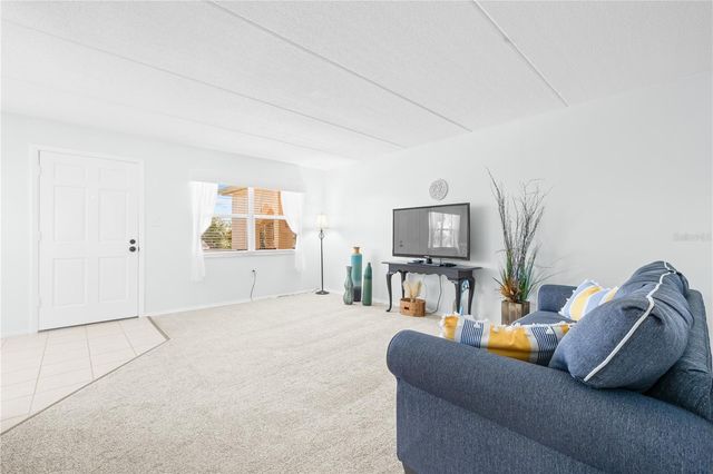 11720 PARK BOULEVARD 302, Seminole, FL 33772