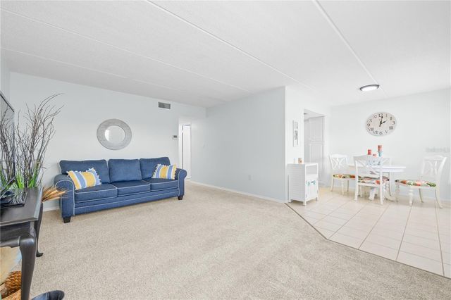 11720 PARK BOULEVARD 302, Seminole, FL 33772