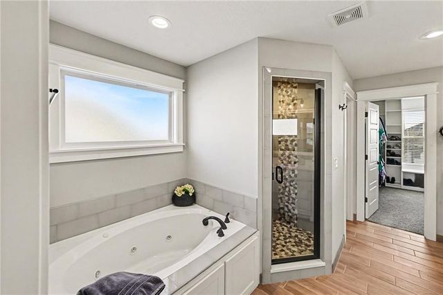 16538 S Lichtenauer Drive, Olathe, KS 66062