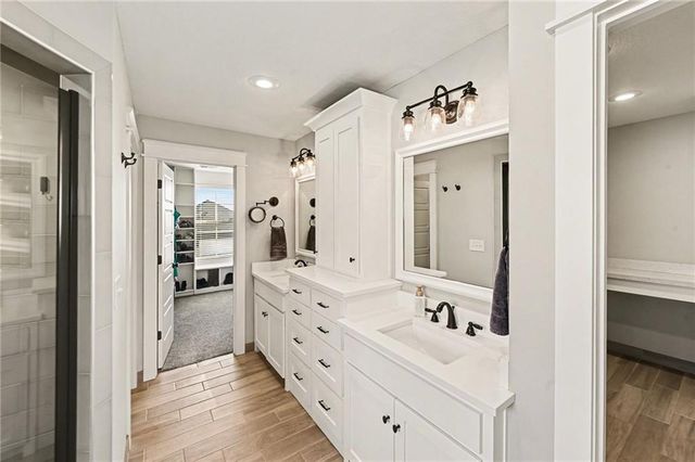 16538 S Lichtenauer Drive, Olathe, KS 66062