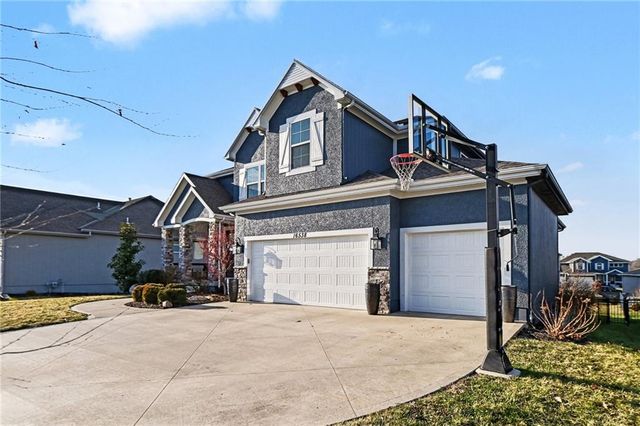 16538 S Lichtenauer Drive, Olathe, KS 66062