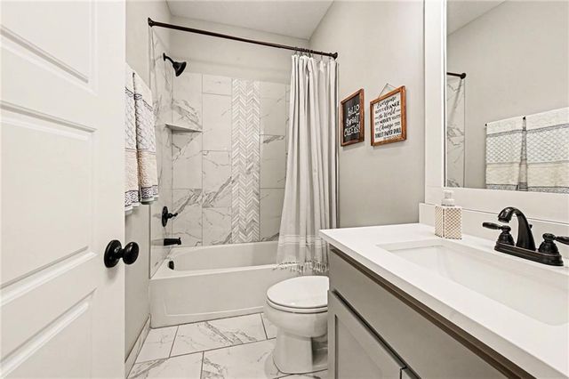 16538 S Lichtenauer Drive, Olathe, KS 66062