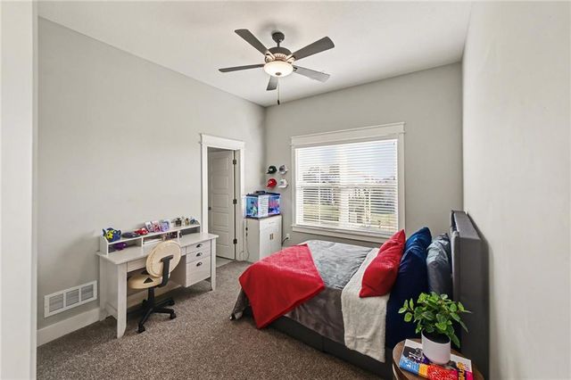 16538 S Lichtenauer Drive, Olathe, KS 66062