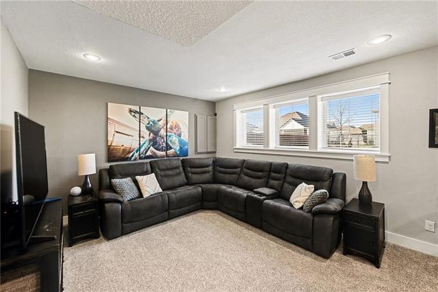 16538 S Lichtenauer Drive, Olathe, KS 66062