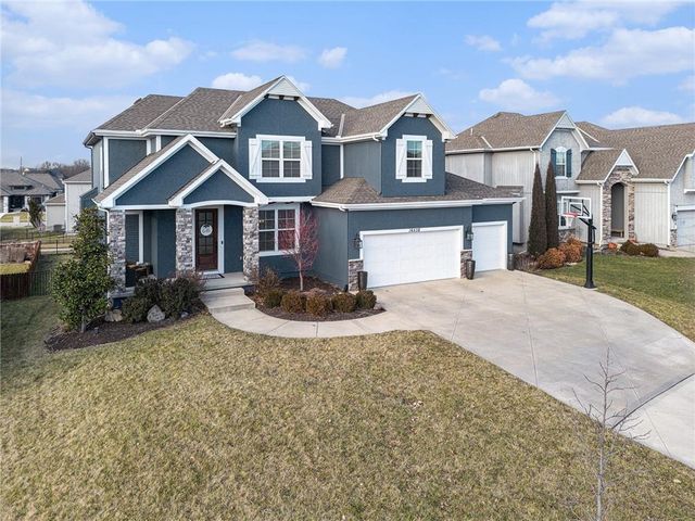 16538 S Lichtenauer Drive, Olathe, KS 66062