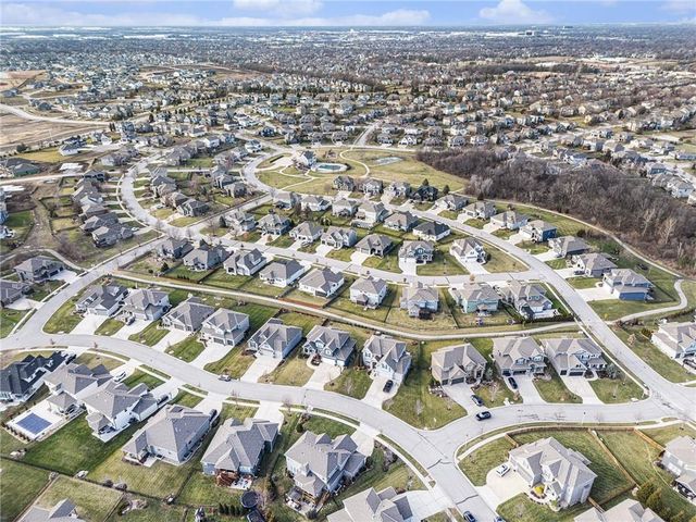 16538 S Lichtenauer Drive, Olathe, KS 66062