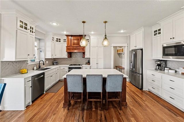 16538 S Lichtenauer Drive, Olathe, KS 66062