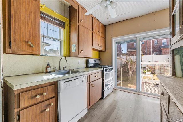 93-22 245th Street, Floral Park, NY 11001