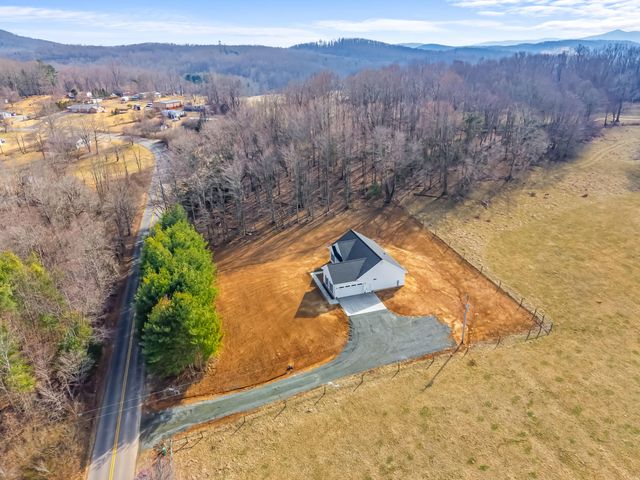 1047 Barberry RD, Floyd, VA 24091