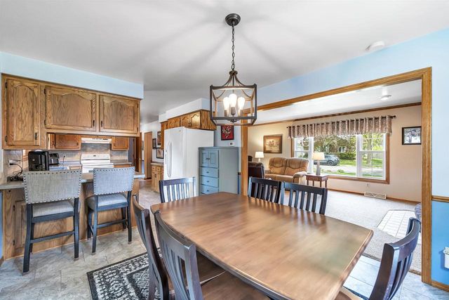 2152 WOODCREST DRIVE, Green Bay, WI 54304