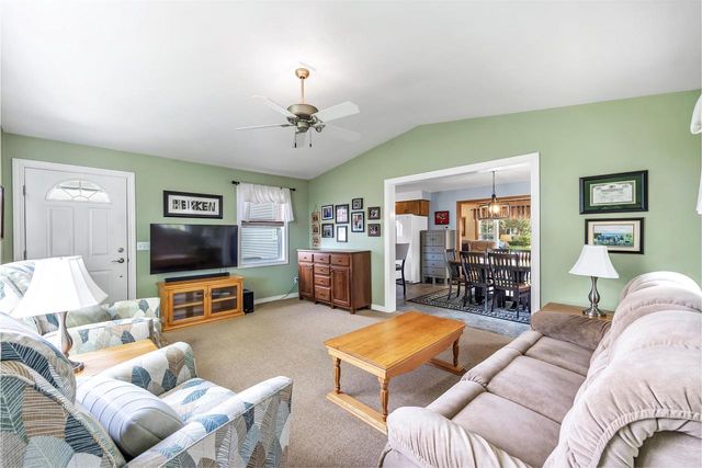 2152 WOODCREST DRIVE, Green Bay, WI 54304