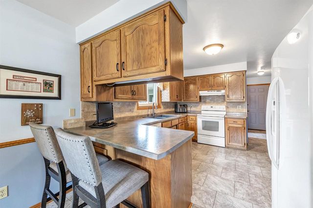 2152 WOODCREST DRIVE, Green Bay, WI 54304