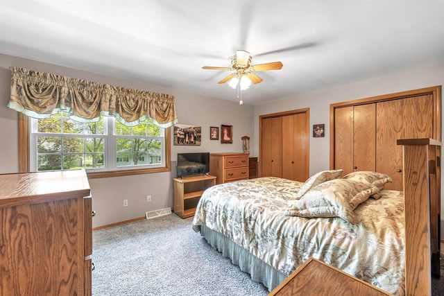 2152 WOODCREST DRIVE, Green Bay, WI 54304