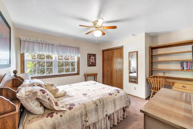 2152 WOODCREST DRIVE, Green Bay, WI 54304