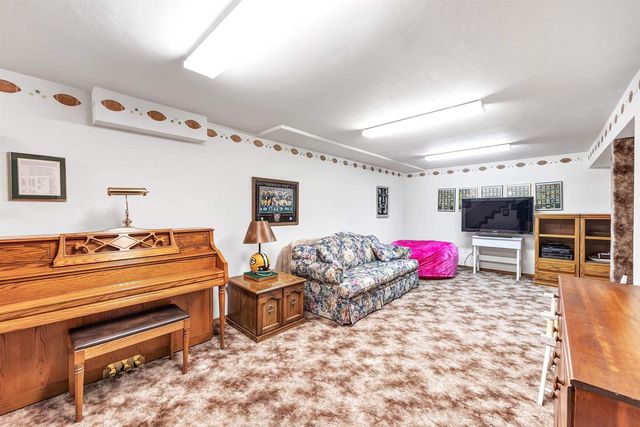 2152 WOODCREST DRIVE, Green Bay, WI 54304