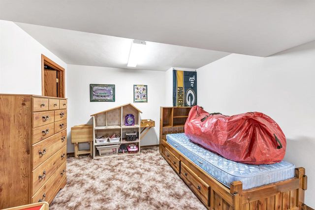 2152 WOODCREST DRIVE, Green Bay, WI 54304