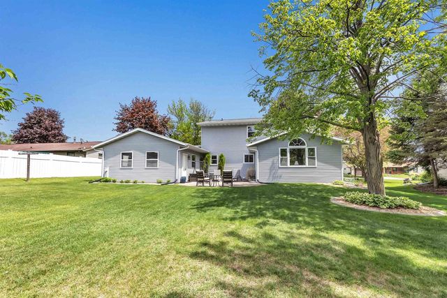 2152 WOODCREST DRIVE, Green Bay, WI 54304