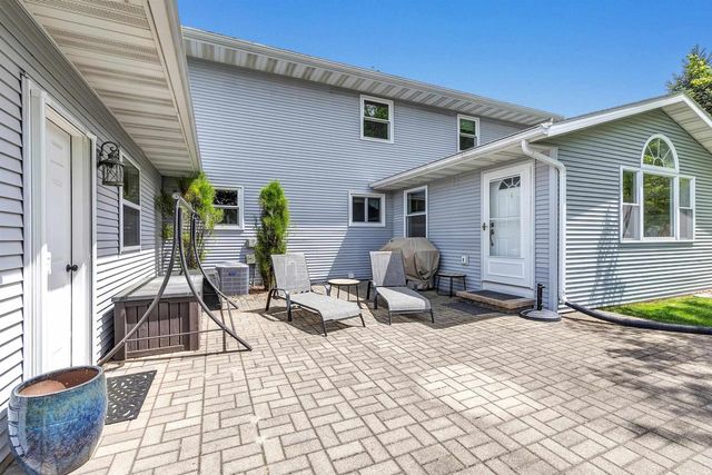 2152 WOODCREST DRIVE, Green Bay, WI 54304