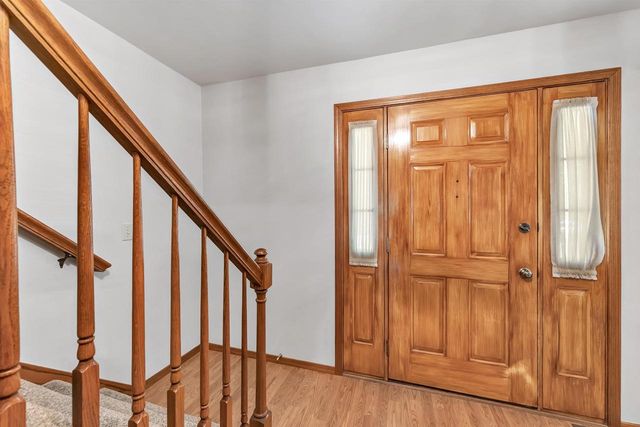 2152 WOODCREST DRIVE, Green Bay, WI 54304