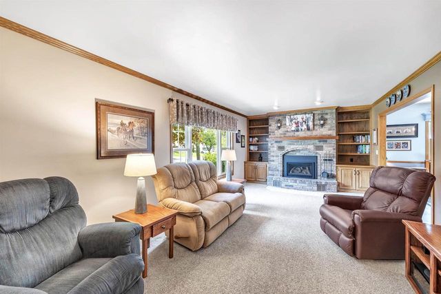 2152 WOODCREST DRIVE, Green Bay, WI 54304