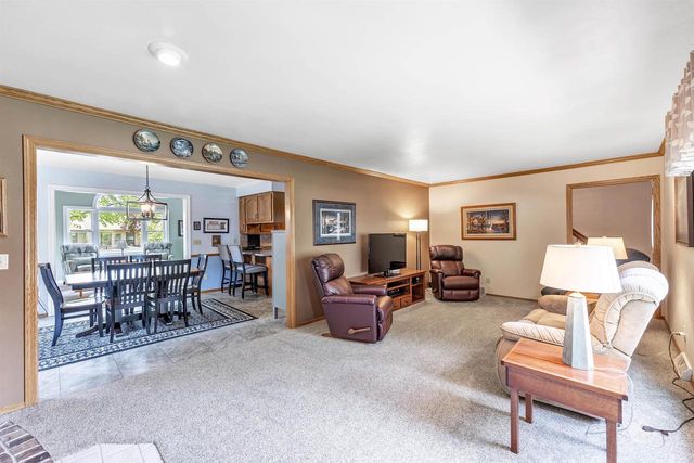 2152 WOODCREST DRIVE, Green Bay, WI 54304