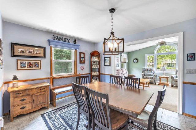 2152 WOODCREST DRIVE, Green Bay, WI 54304