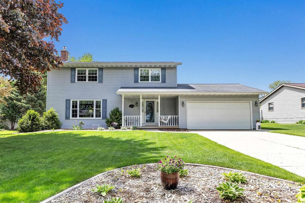 2152 WOODCREST DRIVE, Green Bay, WI 54304